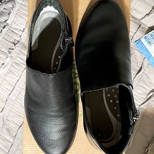 Size 7 NAOT Bayamo black leather black in color booties
